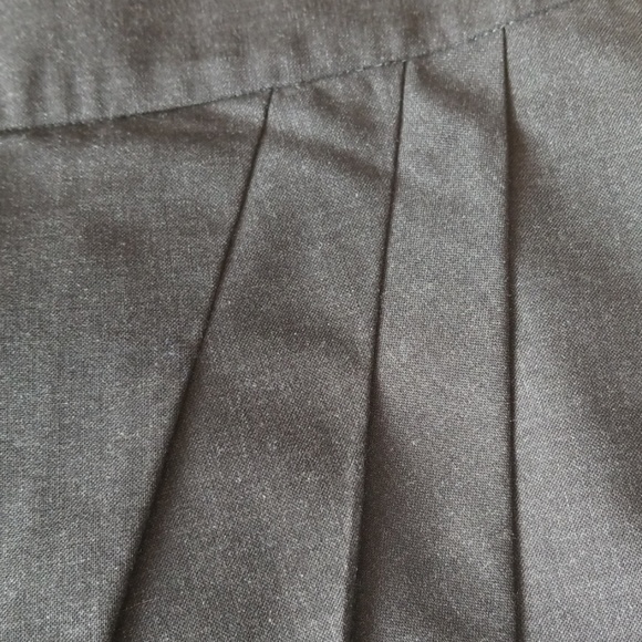 3 for $25 ** Ann Taylor Gray Skirt Front Pleated - Picture 3 of 7
